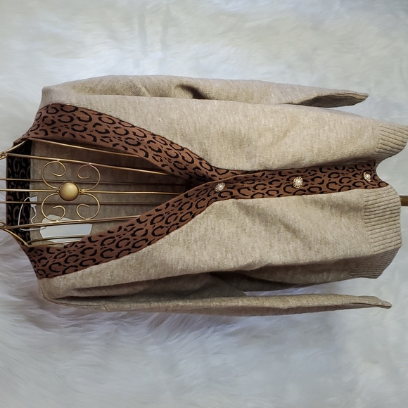 no brand Sweaters - Leopard & Pearl Cardigan Sweater Size M